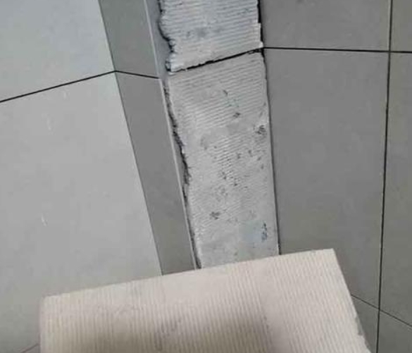 霍林郭勒瓷砖空鼓维修公司分享下厨房瓷砖脱落的补救措施。